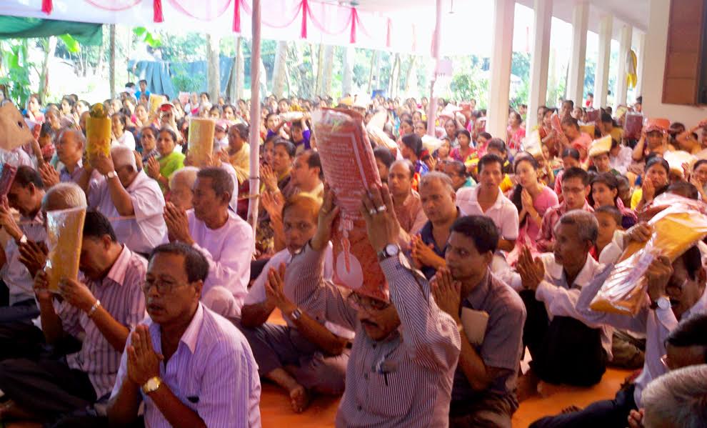 সাধু সাধু সাধু ধ্বনিতে মুখরিত চীবর দানোৎসব