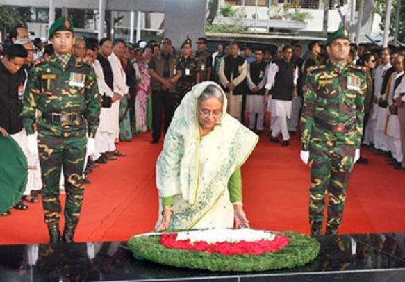 বঙ্গবন্ধুর প্রতিকৃতিতে প্রধানমন্ত্রীর শ্রদ্ধা নিবেদন