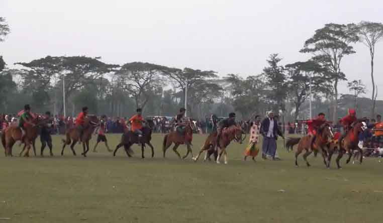 বিজয় দিবসে ঝালকাঠিতে ঘোড় দৌড়