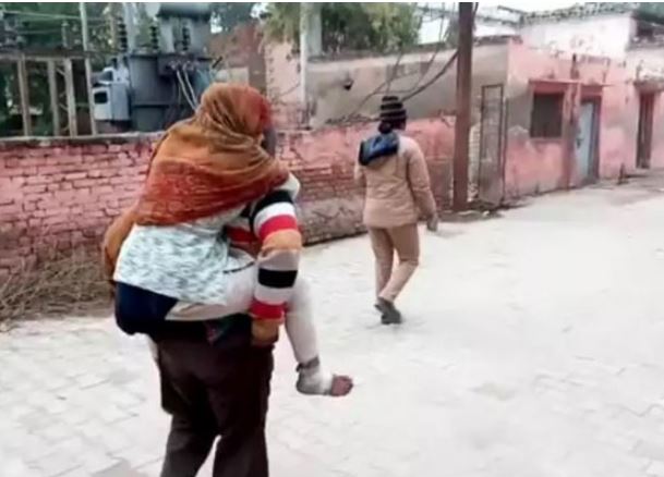 ধর্ষণের পর ভাঙা হলো কিশোরীর পা, কাঁধে নিয়ে ছুটছেন বাবা