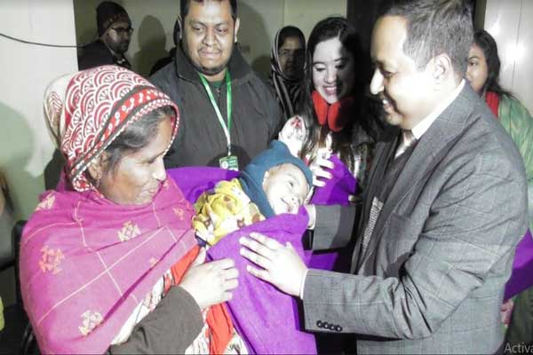 ফরিদপুরে পথ শিশু-অসহায় বয়স্কাদের মাঝে কম্বল বিতরণ