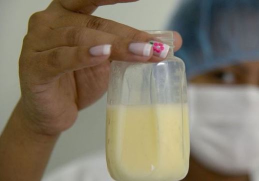 বুকের দুধ সংরক্ষণে বাংলাদেশে ‘মিল্ক ব্যাংক’