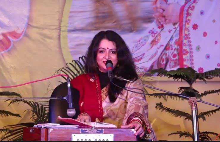 দোলার একক সংগীতানুষ্ঠানে মুগ্ধ দর্শক
