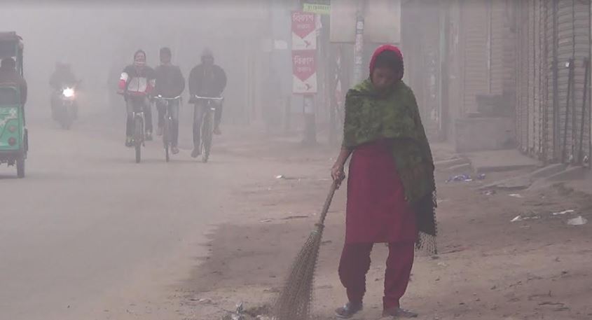 দিনাজপুরে মেঘলা আকাশের সাথে কনকনে ঠাণ্ডা
