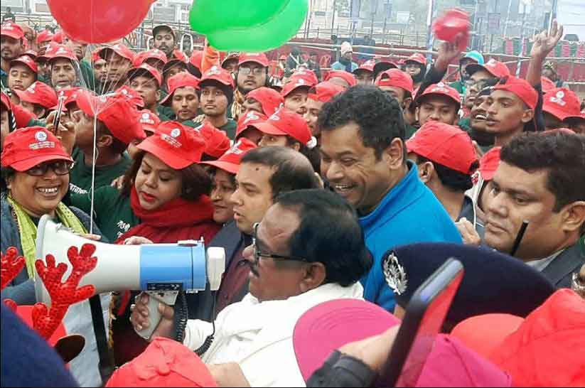নওগাঁয় ম্যারাথন দৌড় প্রতিযোগিতা