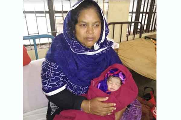 সেই নবজাতকের দায়িত্ব নিল নিঃসন্তান দম্পতি