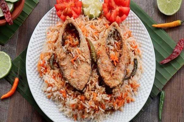 বৃষ্টির দিনে জিভে জল আনা ইলিশ কাচ্চি