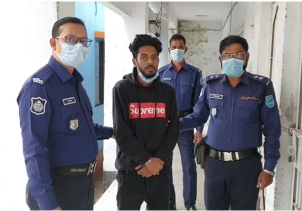 ছাত্রীর আপত্তিকর ভিডিও বন্ধুদের কাছে পাঠিয়ে তরুণ আটক
