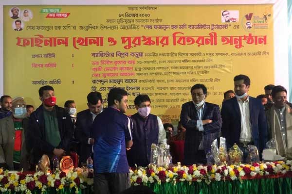 ব্যাডমিন্টন টুর্নামেন্টে চ্যাম্পিয়ন শহিদ মিনার সিনিয়র দল
