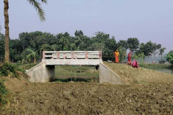 ঝিনাইদহে ব্রিজ আছে রাস্তা নেই