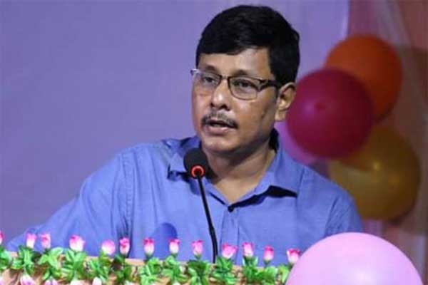 অপূর্ণতায় মানুষের মেরুদণ্ডটা নুয়ে পড়ে, ভেঙে যায় না