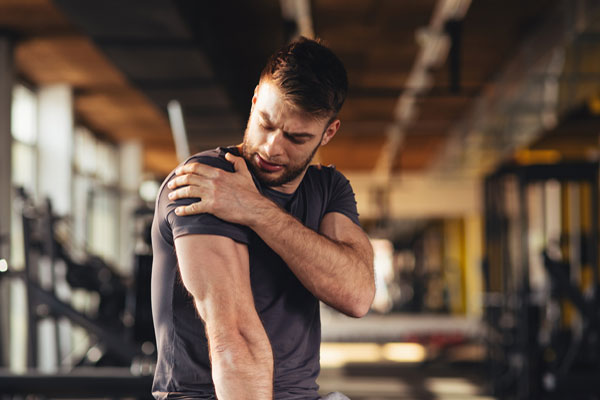 Katya Sambuca mushuk ichida becerdin oladi