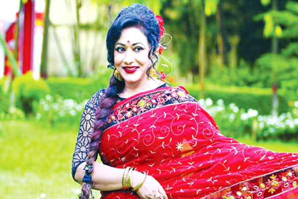 Yosh xonimlar birinchi marta qattiq erkak azoni kordilar Ular sizning ogzingizga tupurishadi va sperma.