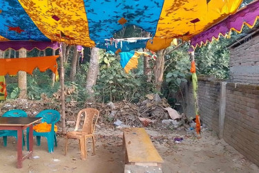 নাটোরে নৌকা ও ঈগলের নির্বাচনী ক্যাম্পে আগুন দিল দুর্বৃত্তরা