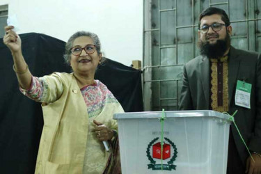 গুলশানে ভোট দিলেন শেখ রেহানা