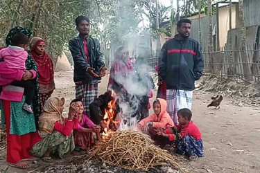 পঞ্চগড়ের হাড় হিম শীতে গরম কাপড়ের সংকটে মানুষ