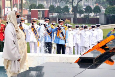 শিখা অনির্বাণে প্রধানমন্ত্রীর শ্রদ্ধা