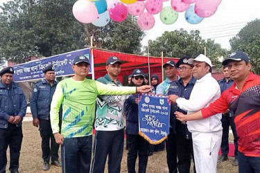 ঠাকুরগাঁও জেলা পুলিশের আয়োজনে ক্রিকেট টুর্নামেন্টের উদ্বোধন