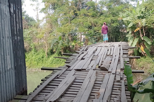 সেতু যেন মরণফাঁদ