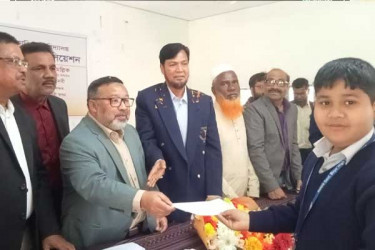 নাটোরে মেধাবী সুবিধা বঞ্চিত শিক্ষার্থীদের মাঝে বৃত্তির অর্থ প্রদান