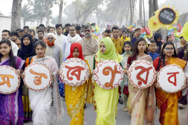 খুবিতে উৎসবমুখর পরিবেশে বসন্তবরণ