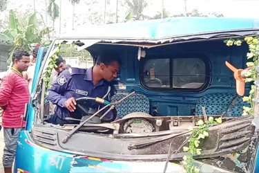 লালপুরে ট্রলি-পিকআপ সংঘর্ষে চালক নিহত