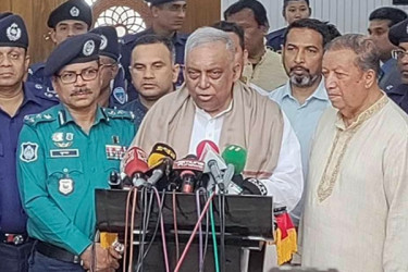 সীমান্তে অস্ত্র নিয়ে প্রবেশের সুযোগ নেই: স্বরাষ্ট্রমন্ত্রী 