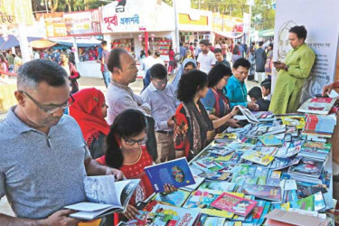 বইমেলা দুদিন বাড়ানোর দাবি, নতুন বই দুই হাজার ছুঁইছুঁই