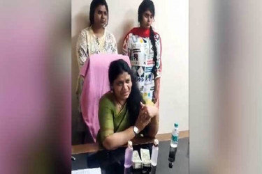 ঘুষের টাকার বান্ডেলসহ ধরা নির্বাহী প্রকৌশলী!