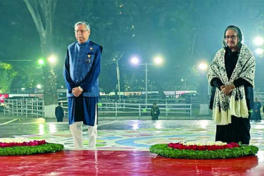 ভাষা শহীদদের প্রতি রাষ্ট্রপতি ও প্রধানমন্ত্রীর শ্রদ্ধা