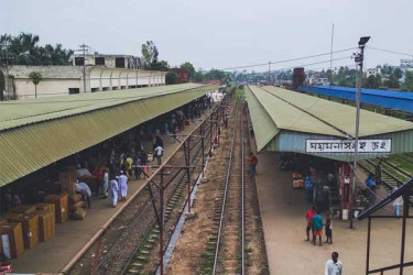 ট্রেন স্টেশনে ছিনতাইকারী খুন করলো যাত্রীকে