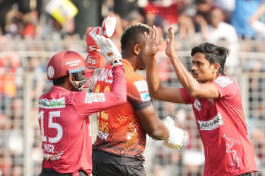 জাকের ঝড়ে কুমিল্লার ১৪০