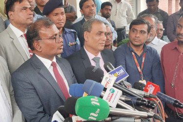 ইভিএম নিয়ে একটি রাজনৈতিক দল মিথ্যাচার করছে: ইসি আনিসুর