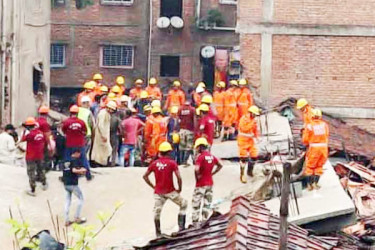 কলকাতায় ভেঙে পড়লো নির্মাণাধীন ভবন, নিহত অন্তত ৮