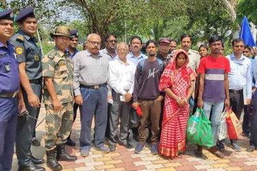 বাংলাদেশে কারাভোগ শেষে ভারতে ফিরলেন মা-ছেলে