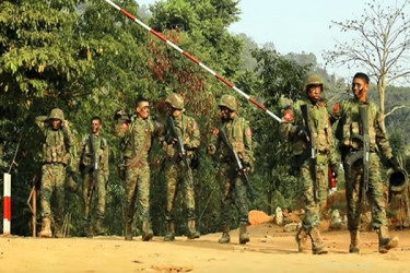 এবার সেনাবাহিনীর শক্তিশালী ঘাঁটিতে আরাকান আর্মির আক্রমণ