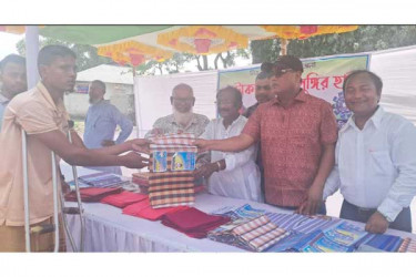 ১০ টাকায় শাড়ি-লুঙ্গি, ২ টাকায় ব্লাউজ