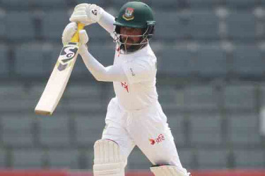 টেস্টে চার হাজার ক্লাবে নাম লেখান মুমিনুল হক
