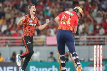 হাড্ডাহাড্ডি লড়াইয়ে পাঞ্জাবকে ২ রানে হারালো হায়দ্রাবাদ