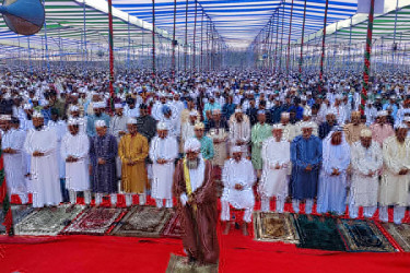 খুলনায় ঈদের প্রধান জামাত সার্কিট হাউস ময়দানে অনুষ্ঠিত