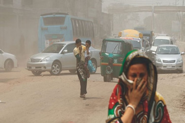 অস্বাস্থ্যকর বাতাসের তালিকায় আট নম্বরে ঢাকা