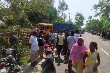 পঞ্চগড়ে ট্রাক-ট্রলির মুখোমুখি সংঘর্ষে নিহত ২, আহত ৪