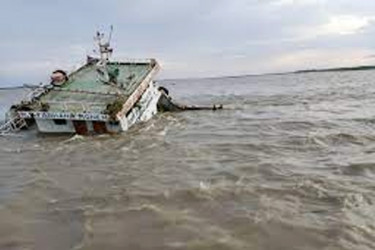 বঙ্গোপসাগরে কার্গো জাহাজ ডুবি, ১২ নাবিককে জীবিত উদ্ধার