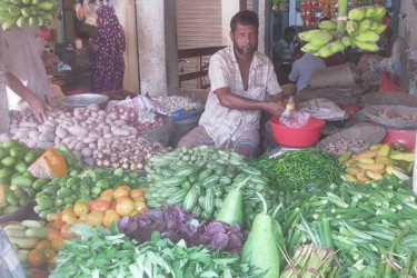 ঝিনাইদহে তীব্র দাবদাহে সবজির বাজার ঊর্ধ্বমুখী