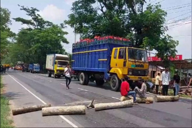 গোপালগঞ্জে গুলিবিদ্ধ হয়ে নিহতের ঘটনায় মহাসড়ক অবরোধ