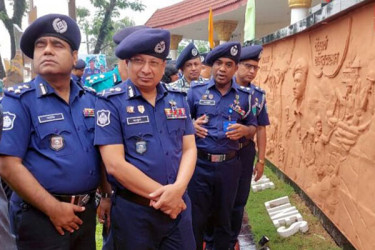 'পুলিশ আইন-শৃঙ্খলা রক্ষায় যেকোনো চ্যালেঞ্জ মোকাবিলায় প্রস্তুত'