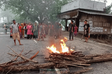 রাঙামাটিতে ইউপিডিএফ'র আধাবেলা অবরোধ চলছে 