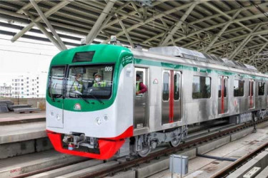 হঠাৎ বন্ধ মেট্রোরেল চলাচল