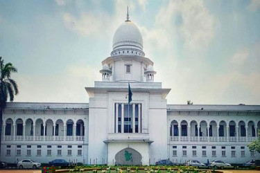 পাসপোর্ট কর্মকর্তাকে দুই ঘণ্টা দাঁড়িয়ে থাকার শাস্তি হাইকোর্টের