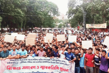 কোটা পুনর্বহালের প্রতিবাদে ফের উত্তপ্ত ঢাবি